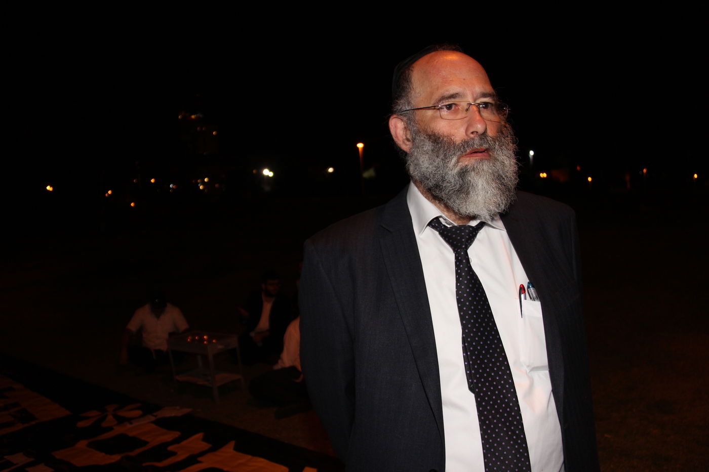 מיוחד: כך נכשל הניסיון החילוני לתעד חרדים ממנגלים בצפירה