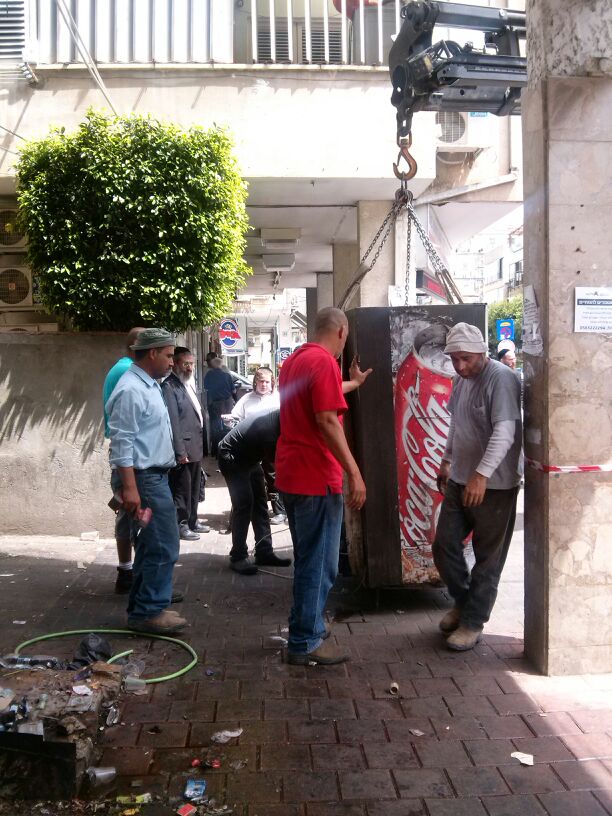 סוער בבני ברק: הפקחים החרימו את מכונות השתייה של שלוימל'ה