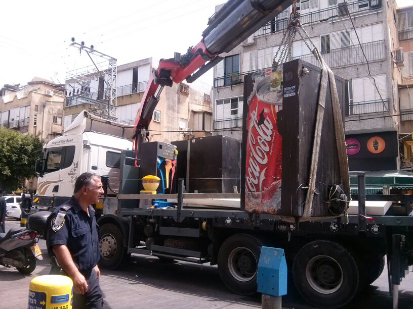 סוער בבני ברק: הפקחים החרימו את מכונות השתייה של שלוימל'ה