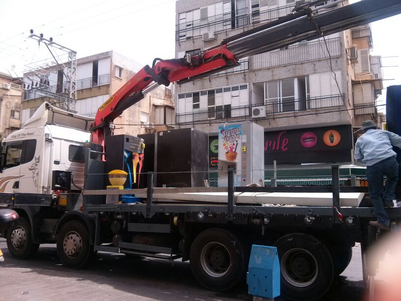 סוער בבני ברק: הפקחים החרימו את מכונות השתייה של שלוימל'ה