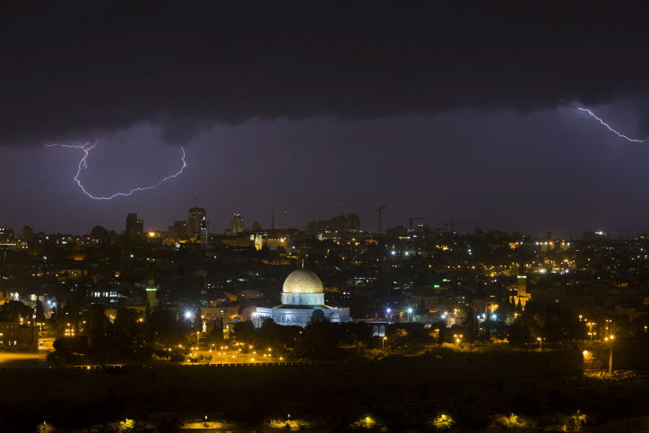 סופת ברקים, אמש