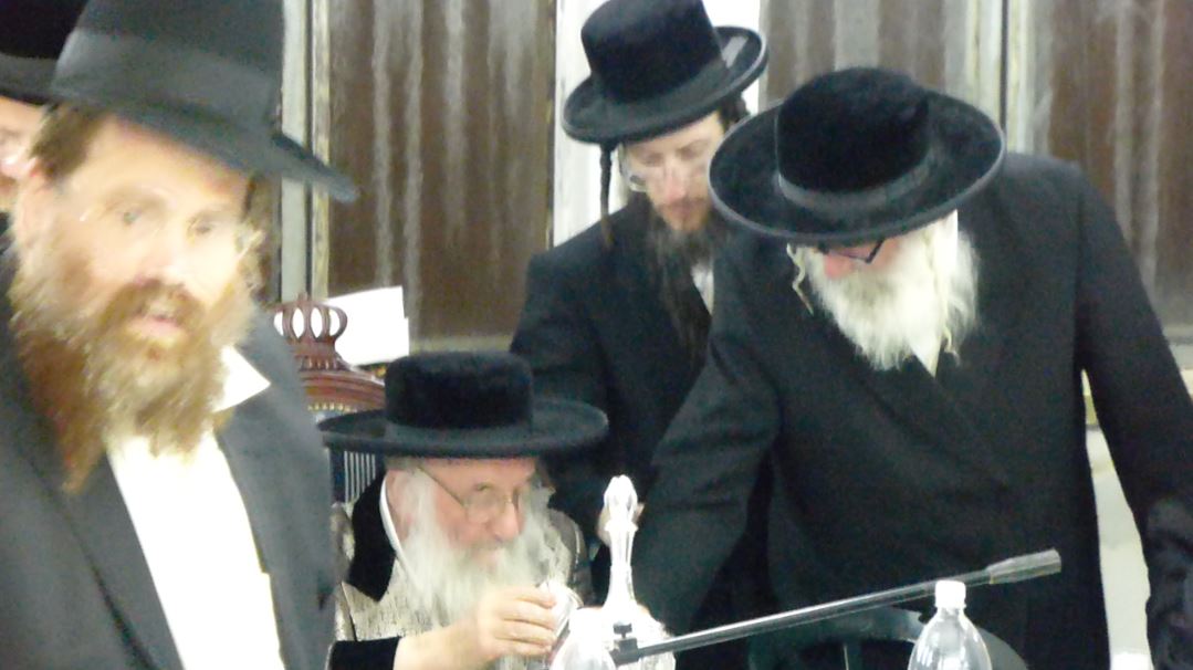 צפו בגלריה: טיש לזכר מייסד ספינקא