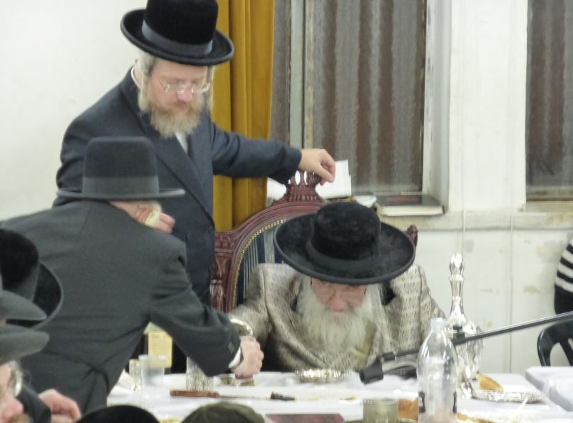 צפו בגלריה: טיש לזכר מייסד ספינקא