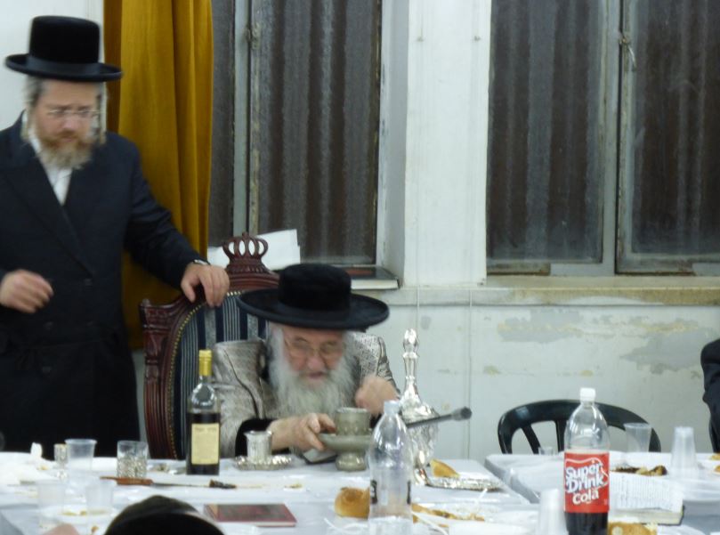 צפו בגלריה: טיש לזכר מייסד ספינקא