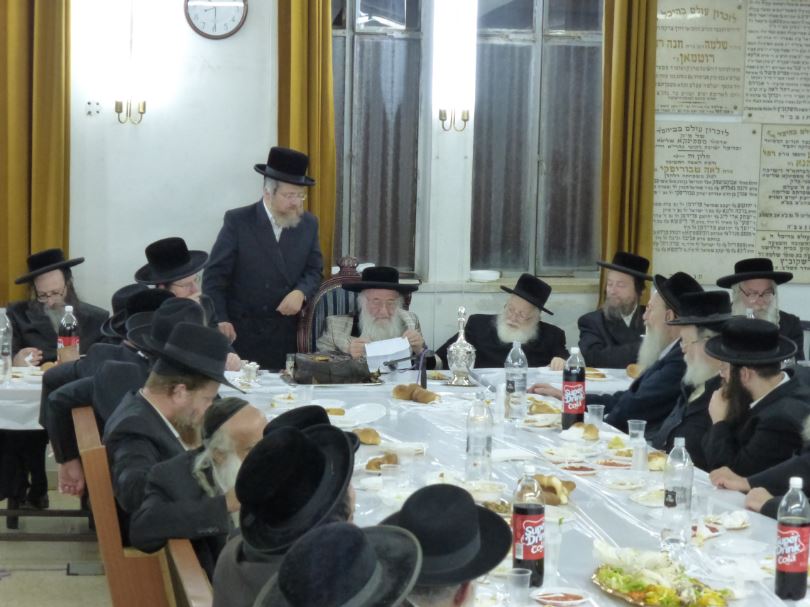 צפו בגלריה: טיש לזכר מייסד ספינקא