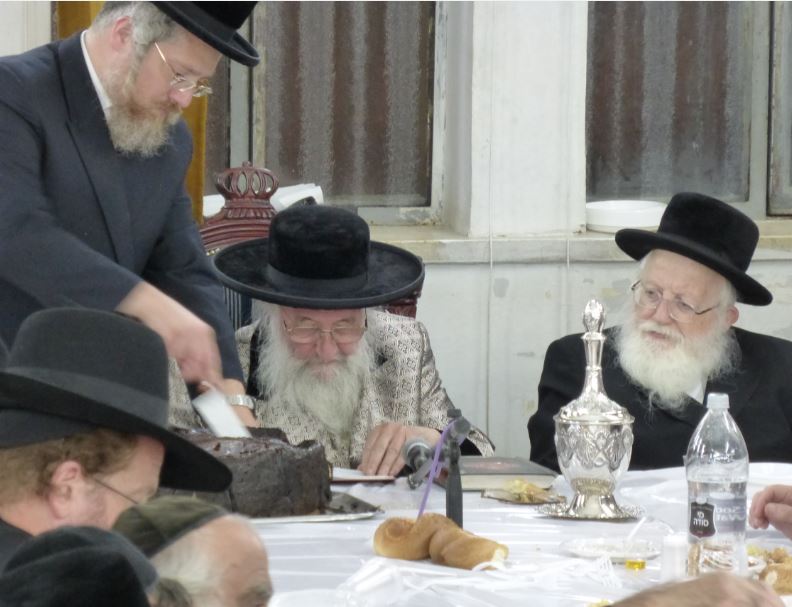 צפו בגלריה: טיש לזכר מייסד ספינקא