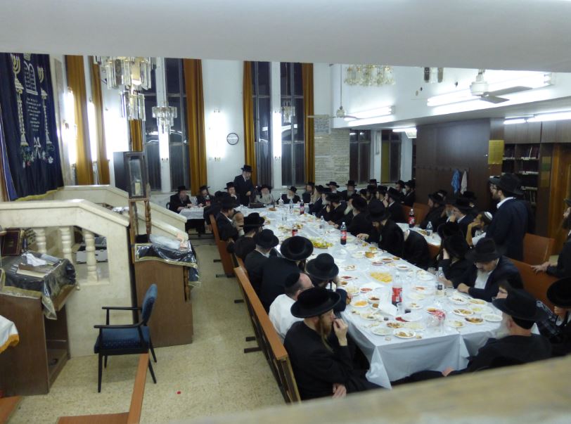 צפו בגלריה: טיש לזכר מייסד ספינקא