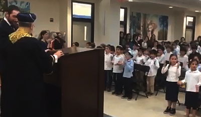 צפו: תלמידות בית ספר שרות בפני הראשון לציון הרב יצחק יוסף