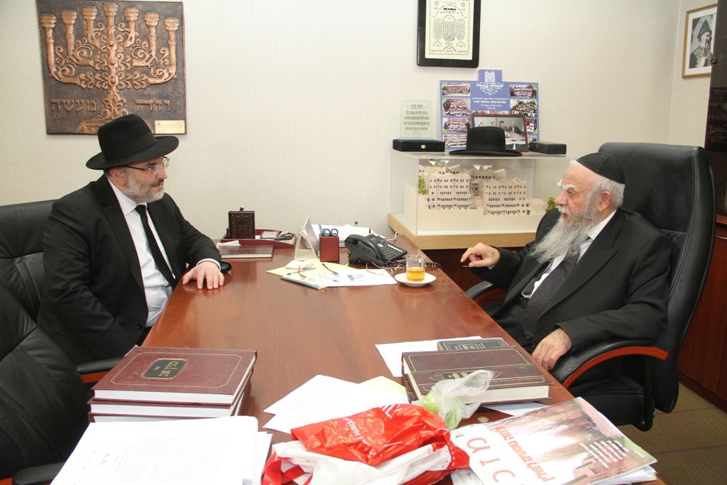 בחירות לרבנות צרפת: הרב לורן שלום ברוס התברך אצל גדולי ישראל • תמונות