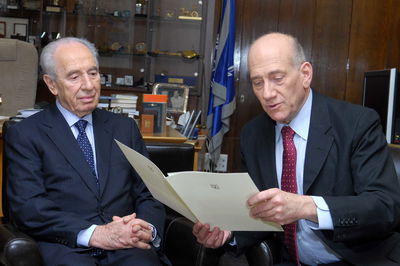 אולמרט ופרס בימים טובים יותר