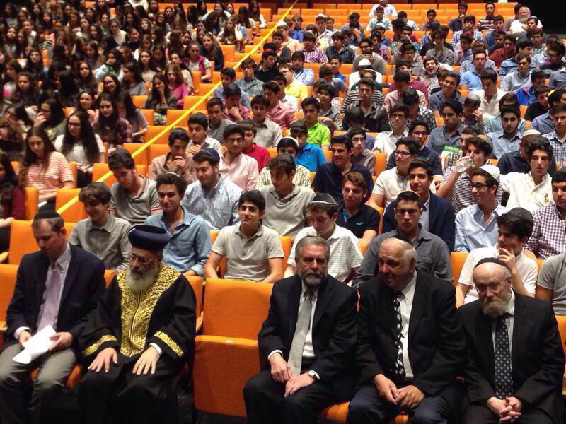 תיעוד בלעדי: ילדי ברוקלין שרים לראשל"צ הגאון רבי יצחק יוסף