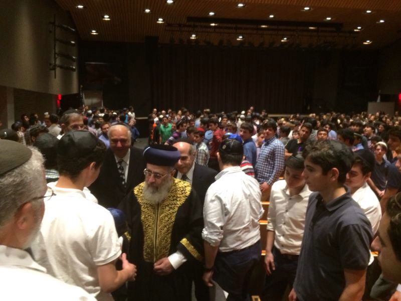 תיעוד בלעדי: ילדי ברוקלין שרים לראשל"צ הגאון רבי יצחק יוסף