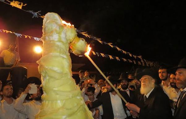 צפו בתיעוד: נשיא ה'מועצת' מדליק מדורה בצפת