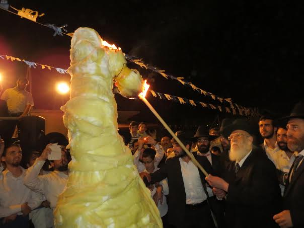 צפו בתיעוד: נשיא ה'מועצת' מדליק מדורה בצפת