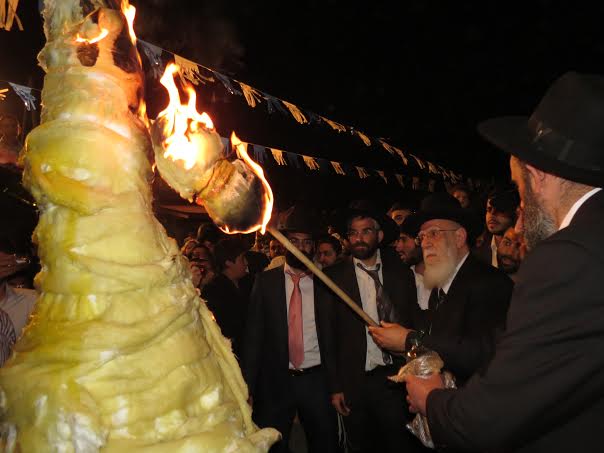 צפו בתיעוד: נשיא ה'מועצת' מדליק מדורה בצפת