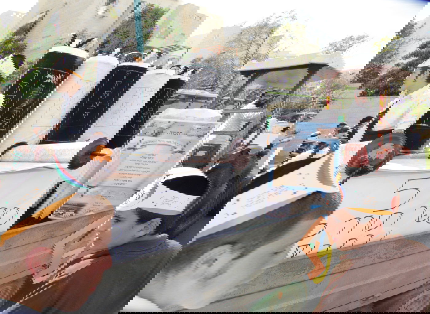 התהלוכה באלעד