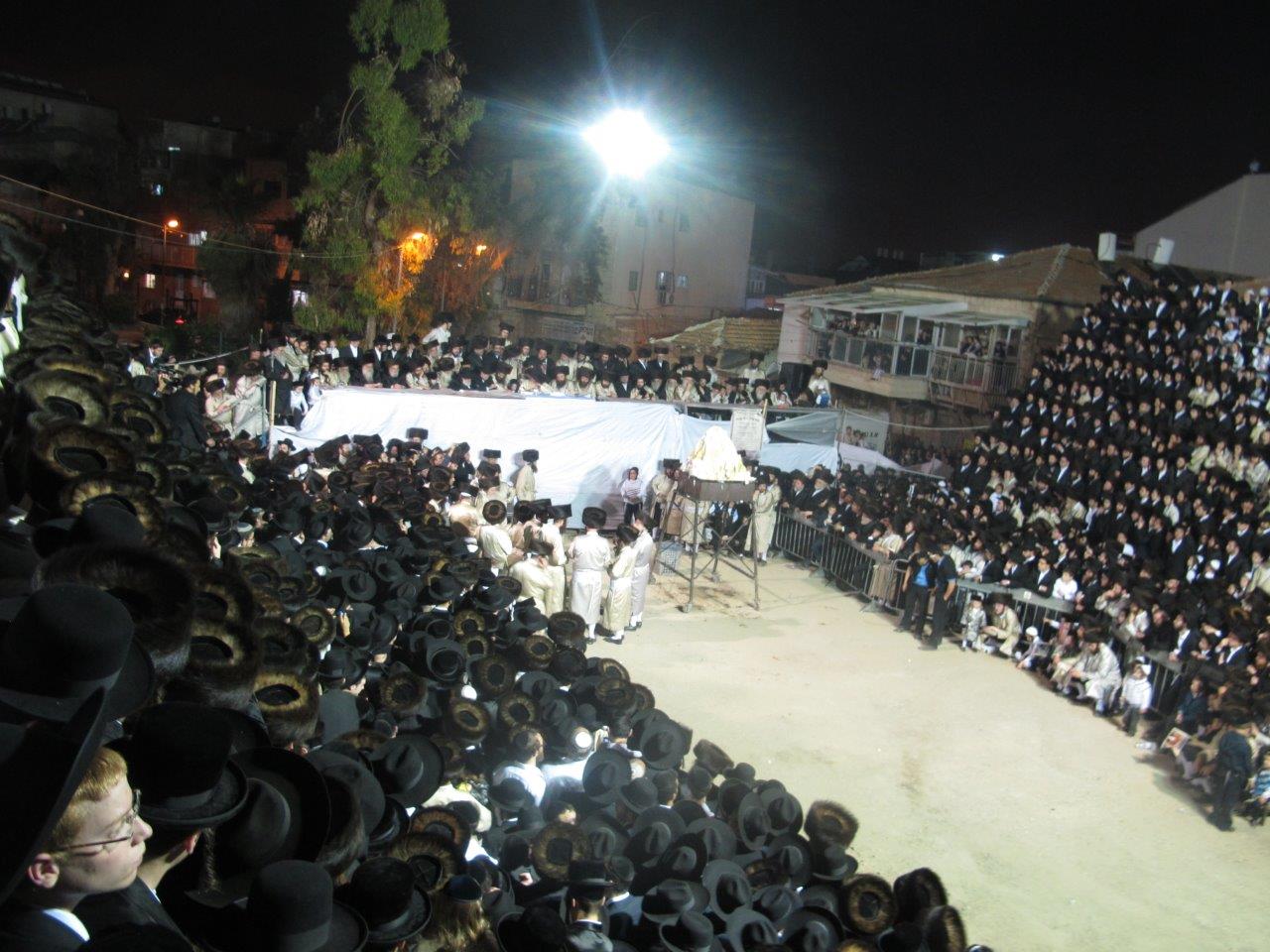 תיעוד משלוש הדלקות בירושלים: תולדות אברהם יצחק, תולדות אהרן וגאב"ד העדה