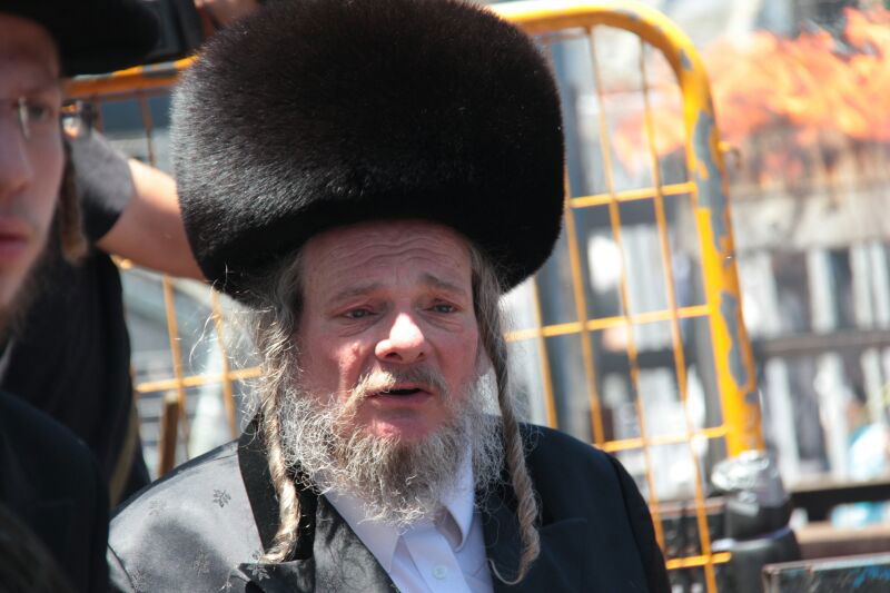 צפו: הדלקת האדמו"רים מסאסוב וקודינוב במירון