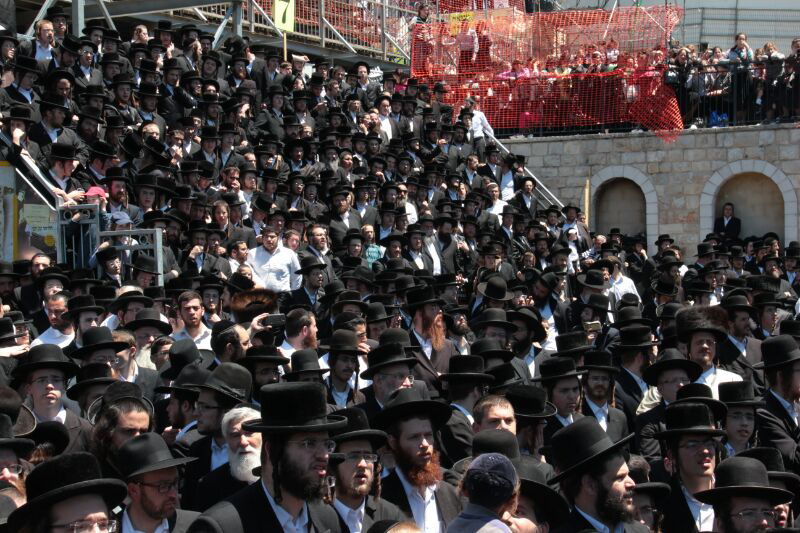 צפו: הדלקת האדמו"רים מסאסוב וקודינוב במירון