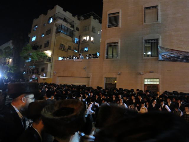 גלריה: ההדלקה של האדמו"ר מבעלזא