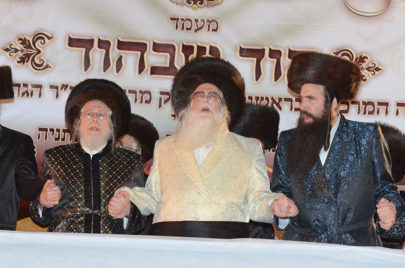 תיעוד ענק: ההדלקה של האדמו"ר מצאנז