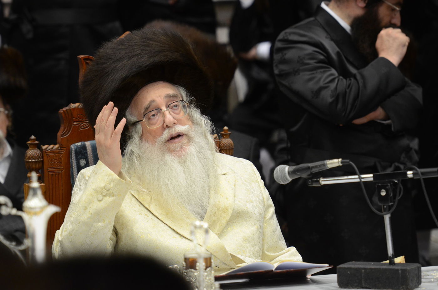 תיעוד ענק: ההדלקה של האדמו"ר מצאנז