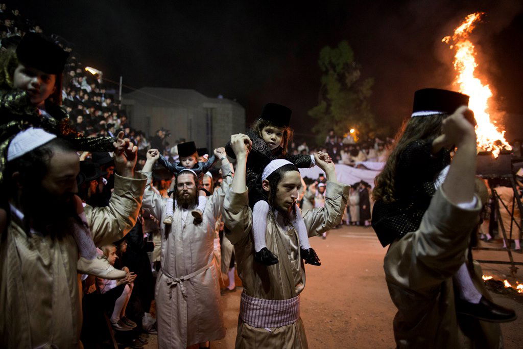 אַשְׁרֵי עַיִן רָאַתְהוּ • מדורות ל"ג בעומר בערים החרדיות