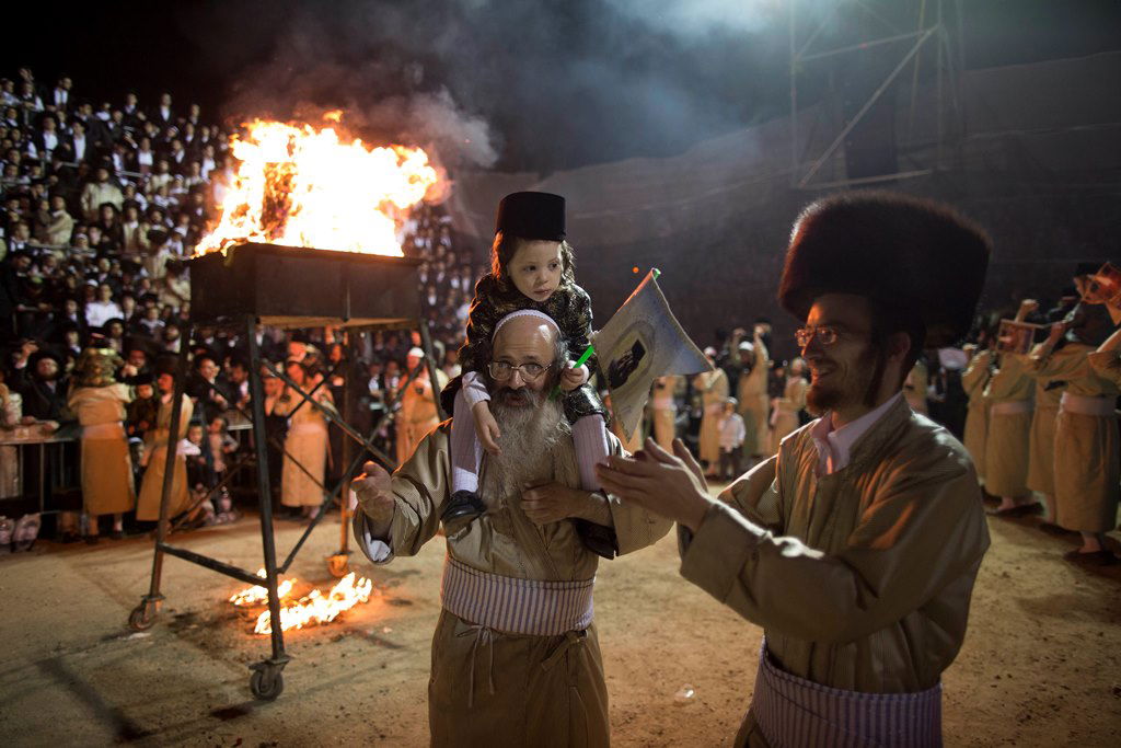 אַשְׁרֵי עַיִן רָאַתְהוּ • מדורות ל"ג בעומר בערים החרדיות