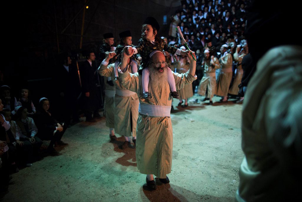 אַשְׁרֵי עַיִן רָאַתְהוּ • מדורות ל"ג בעומר בערים החרדיות