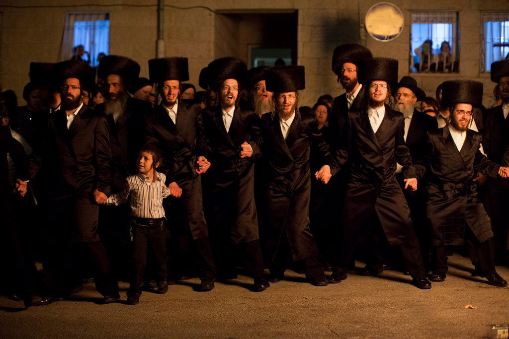 אַשְׁרֵי עַיִן רָאַתְהוּ • מדורות ל"ג בעומר בערים החרדיות