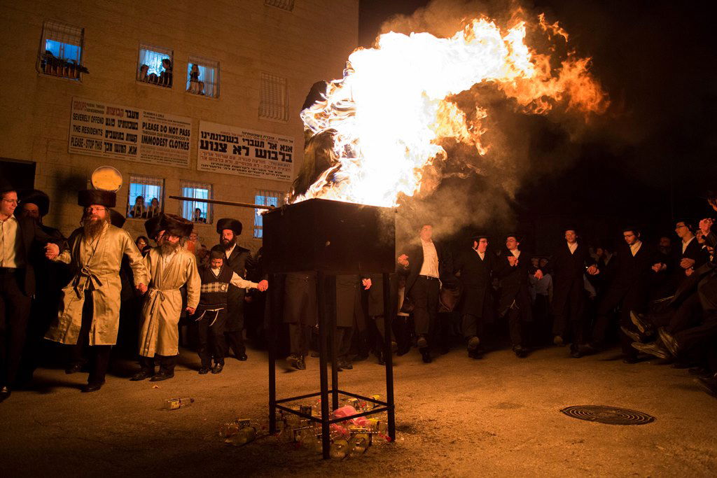 אַשְׁרֵי עַיִן רָאַתְהוּ • מדורות ל"ג בעומר בערים החרדיות