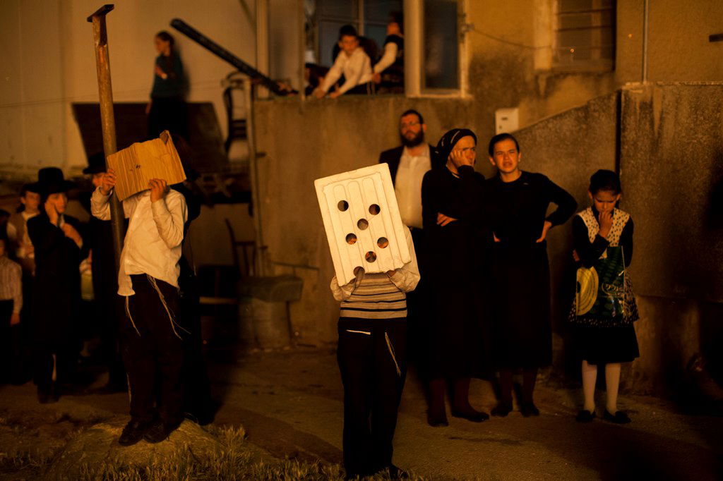 אַשְׁרֵי עַיִן רָאַתְהוּ • מדורות ל"ג בעומר בערים החרדיות