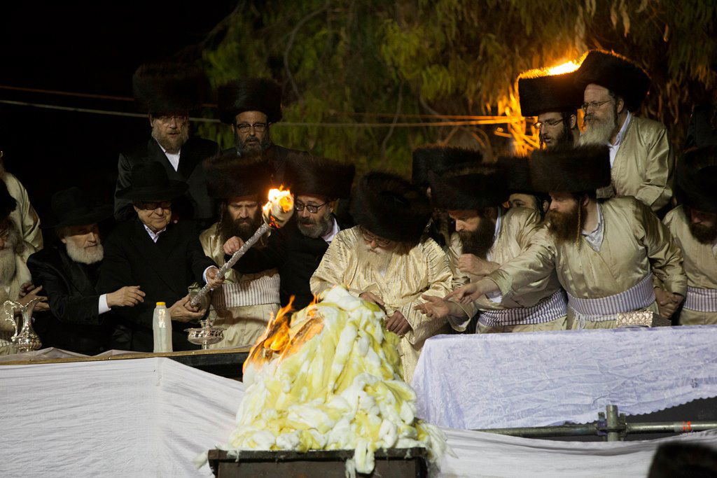 אַשְׁרֵי עַיִן רָאַתְהוּ • מדורות ל"ג בעומר בערים החרדיות