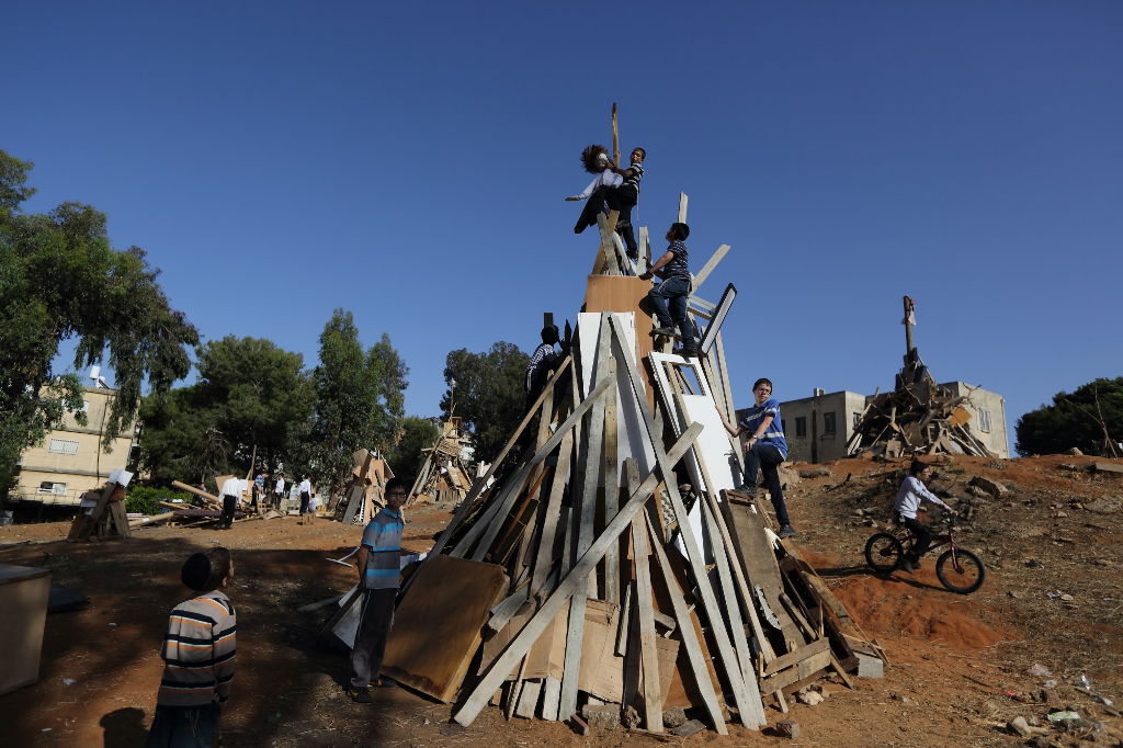 אַשְׁרֵי עַיִן רָאַתְהוּ • מדורות ל"ג בעומר בערים החרדיות