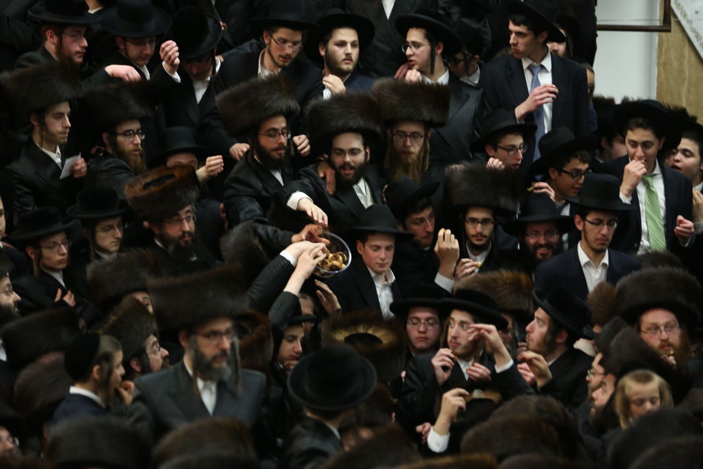 תיעוד מיוחד: למעלה מ-70 אלף איש בהדלקה הגדולה בעולם