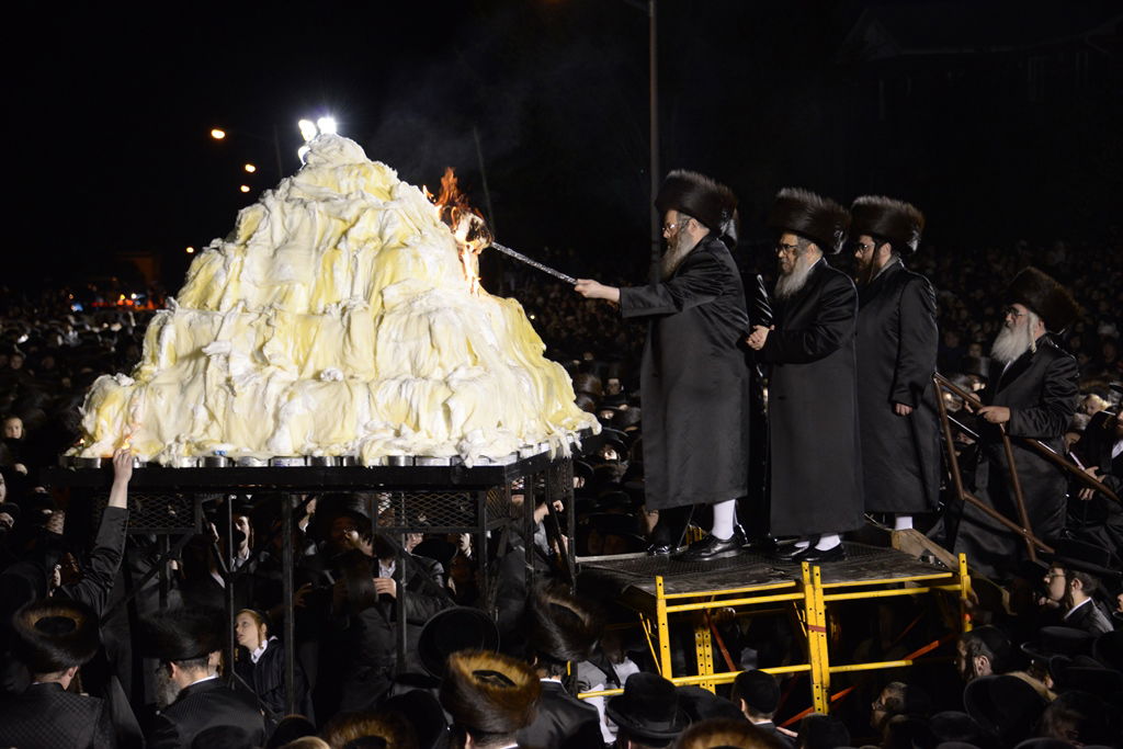 תיעוד מיוחד: למעלה מ-70 אלף איש בהדלקה הגדולה בעולם