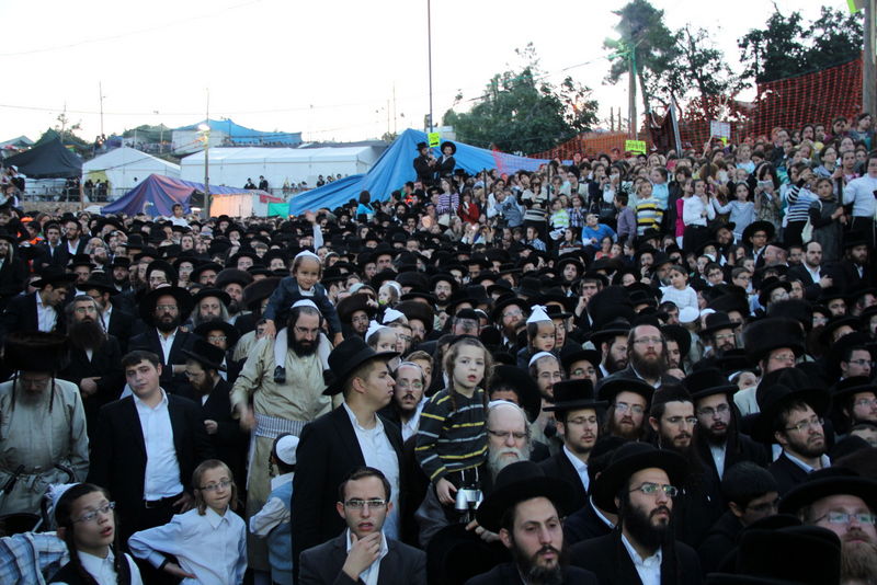 שעת נעילה בציון הרשב"י: צפו בהדלקה הגדולה ביותר