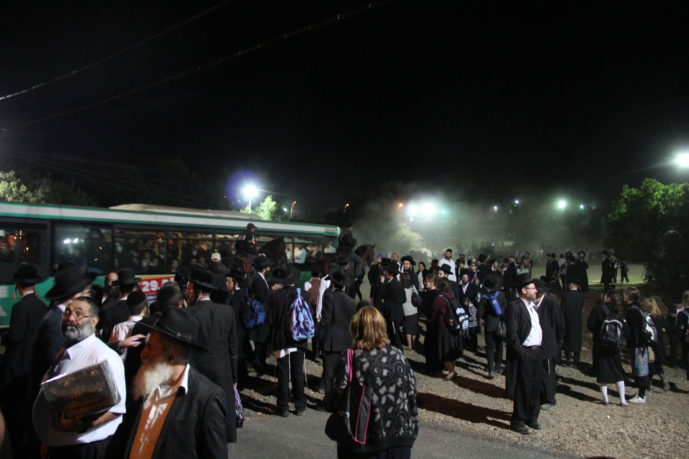 המהומה במירון: "ילדים בכו ונשים צרחו, מפחיד" •  תיעוד