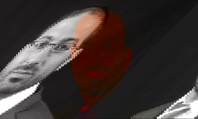 הללו רצים אחרי כדור והללו רצים לשאוב קדושה וטהרה