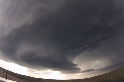 וידאו מדהים: כך נוצרת סופה מפלצתית
