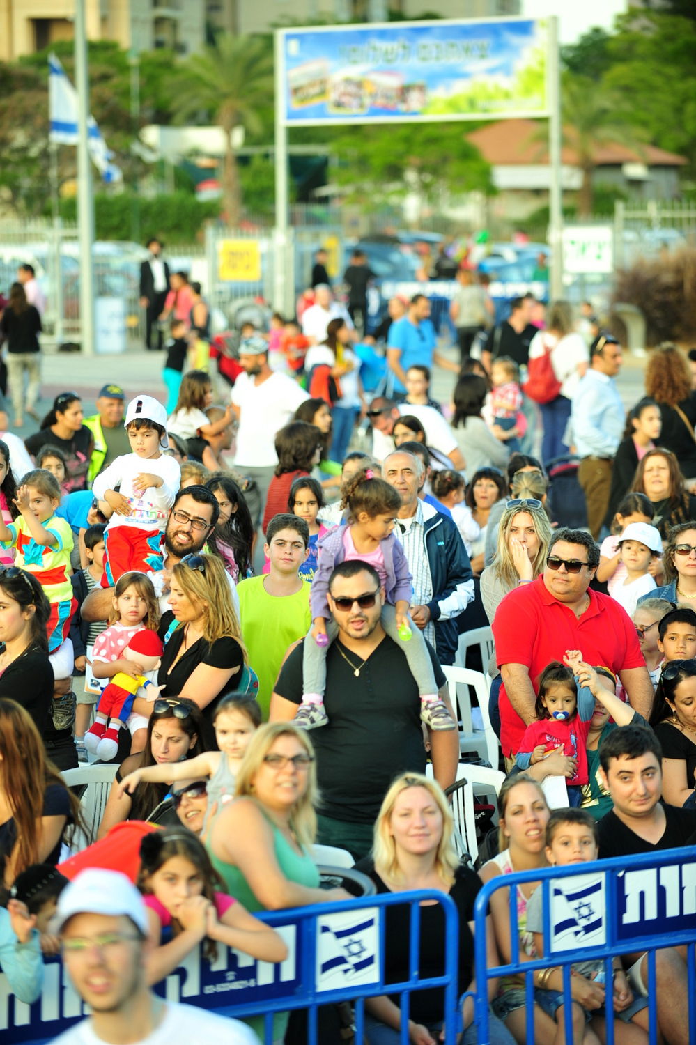 צפו בגלרית ענק: תהלוכת חב"ד בנתניה וביהוד