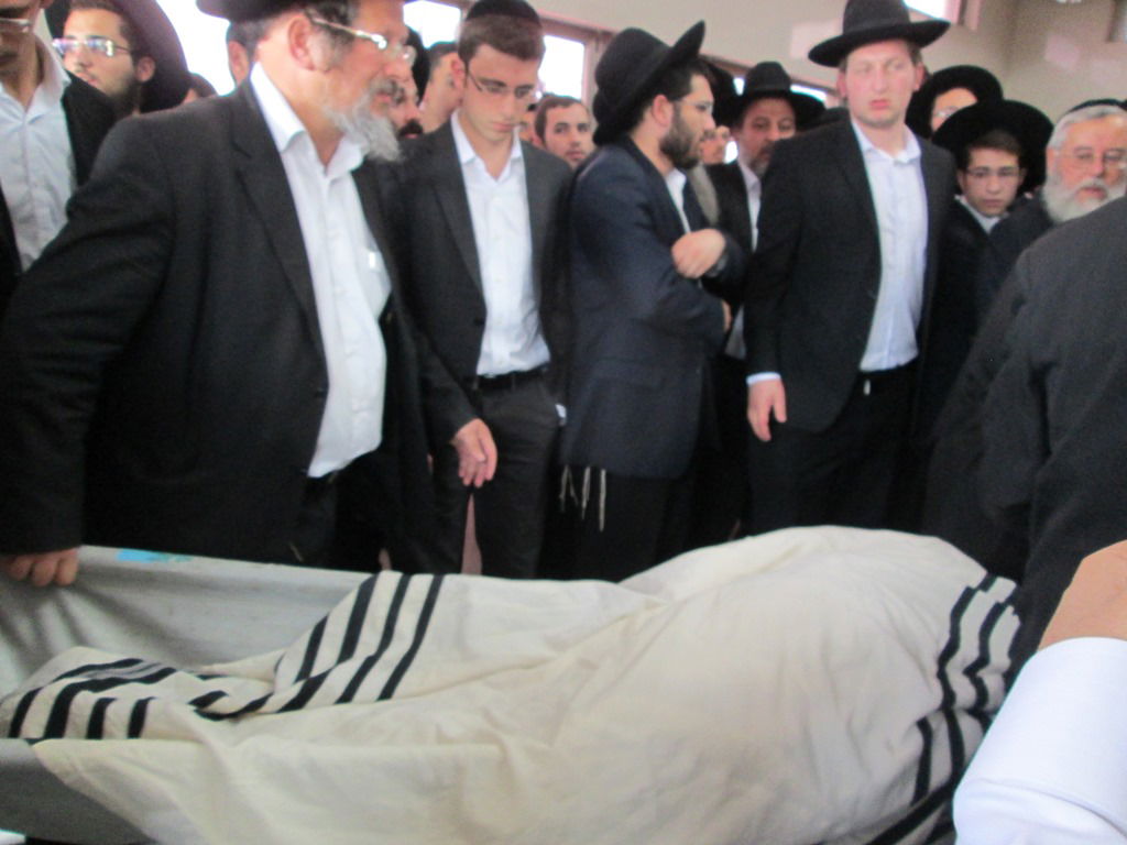 תיעוד דומע: מאות בהלווית תלמידם של חברי מועצת חכמי התורה הרב מרדכי מסלתון זצ"ל