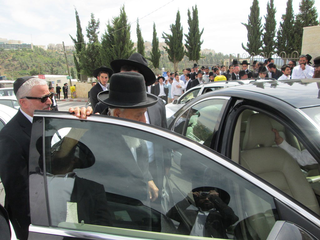 תיעוד דומע: מאות בהלווית תלמידם של חברי מועצת חכמי התורה הרב מרדכי מסלתון זצ"ל