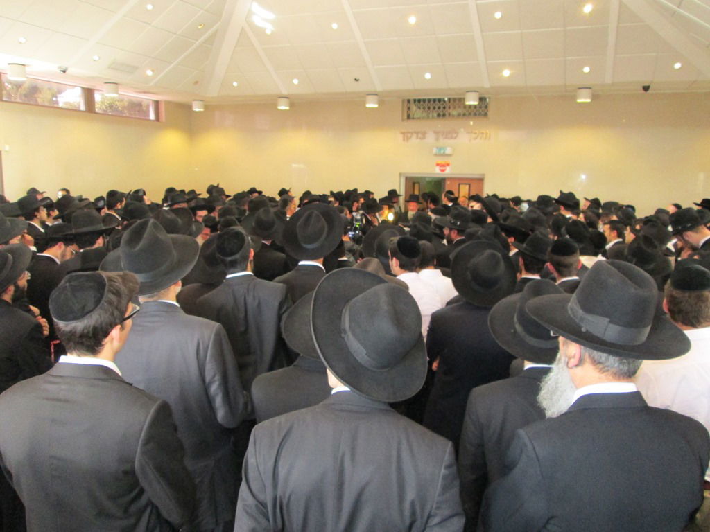 תיעוד דומע: מאות בהלווית תלמידם של חברי מועצת חכמי התורה הרב מרדכי מסלתון זצ"ל