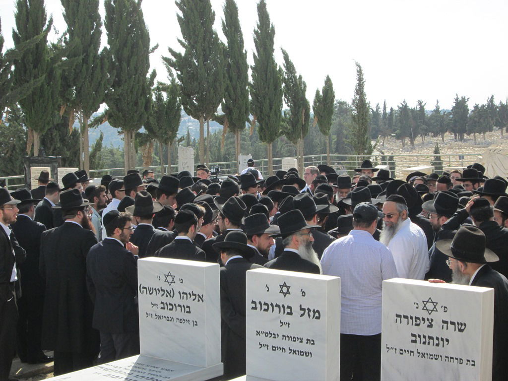 תיעוד דומע: מאות בהלווית תלמידם של חברי מועצת חכמי התורה הרב מרדכי מסלתון זצ"ל