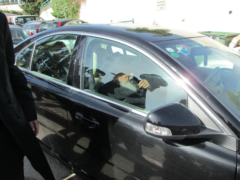 תיעוד דומע: מאות בהלווית תלמידם של חברי מועצת חכמי התורה הרב מרדכי מסלתון זצ"ל