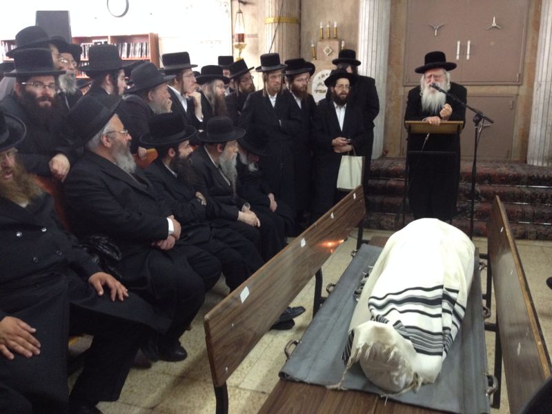 בני ברק: הרב שרגא צבי אלטמן הובא למנוחות