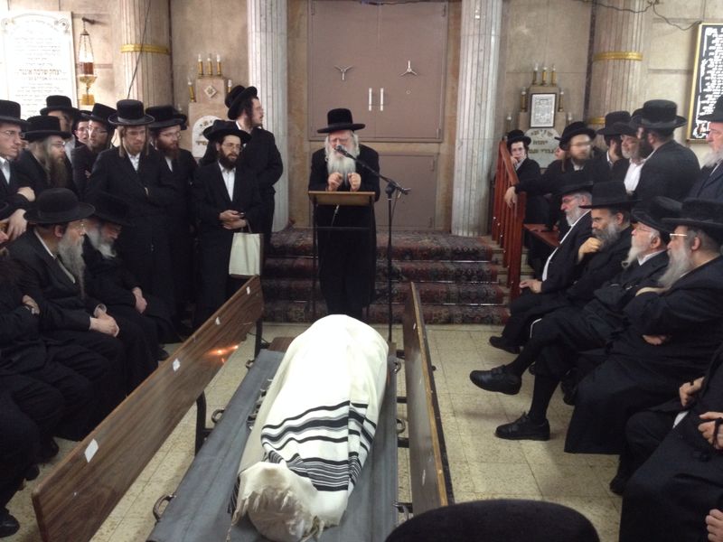 בני ברק: הרב שרגא צבי אלטמן הובא למנוחות