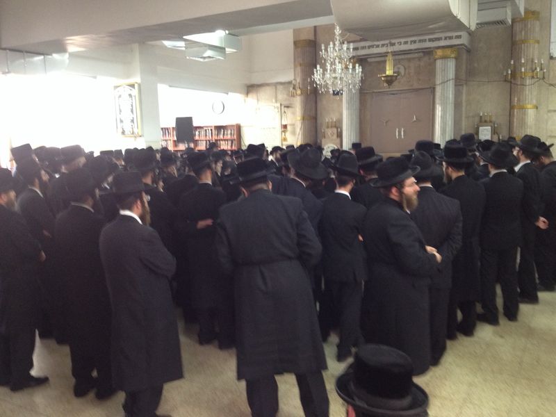 בני ברק: הרב שרגא צבי אלטמן הובא למנוחות