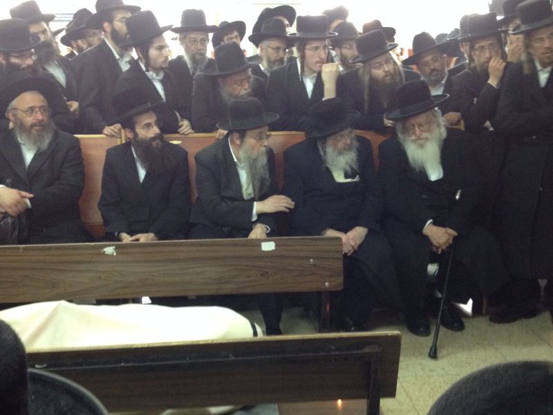 בני ברק: הרב שרגא צבי אלטמן הובא למנוחות